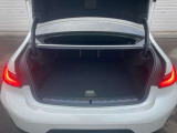 トランクは十分なスペースがございます。