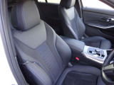 お車の車検や板金等も自社整備工場にて対応致しますので、ご安心下さい。お客様からのご来店、ご連絡をスタッフ一同心よりお待ちしております。