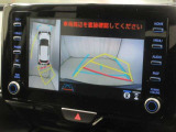 パノラミックビューモニター付きです。車両を上から見たような映像をディスプレイオーディオ画面に表示。運転席からの目視だけでは見にくい、車両周辺の状況をリアルタイムでしっかり確認できます。