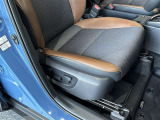 パワーシート搭載。微妙な調整が手軽にでき、最適なポジションで運転することが可能です。
