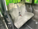 後部座席も気になるようなキズ・汚れやへたり等、大きなダメージはなく、良好な状態です。