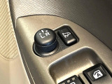 【電動格納ミラー】サイドミラーは電動格納式となっており、狭い駐車場でもキズがつくリスクを抑えられます。