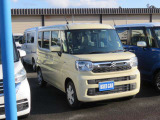 当店展示場では常時50台以上の在庫を展示しており、全車に走行距離及び修復歴を明示しております。長年の実績と経験からお客様に安心と満足をご提供致します。