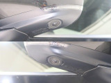 左右のドアミラーには小型カメラを搭載!他のカメラと合わせる事で全方位カメラの映像をモニターに表示します。