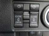 パワースライドドアを左右に装備しています。運転席のスイッチで開閉の操作が出来ます。