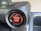 プッシュボタンスタートで鍵を刺さなくても持ってるだけでエンジンも楽々かけれちゃう!