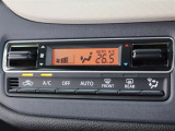 温度設定ができるオートエアコン付