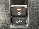 【オートブレーキホールド】信号待ちや渋滞で停車時にブレーキから足を離しても、停止状態を保持してくれます。前進するときはアクセルを踏めば自動で解除されるので安心♪街乗り運転が楽になります♪