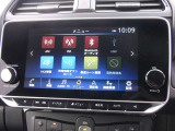 EV専用9インチ大型NissanConnectナビゲーションシステムは、地デジTV、ハンズフリーフォン、VICS 、ボイスコマンド、Bluetooth対応、 HDMI接続、Apple CarPlay連携、USB接続、iPod、AM/FMなど対応の高性能ナビです。
