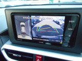 パノラミックビューモニターで車庫入れも安心です。
