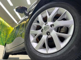 【純正15インチアルミホイール】外観にマッチした純正アルミホイールを装着しております。各種社外アルミホイールや、スタッドレスタイヤも取扱いしております。是非ご相談ください♪