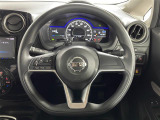 【ステアリング】軽い力で扱いやすいハンドルです。目立つ傷やスレなどなく綺麗な状態です!除菌プランいれていただくとさらに快適に!清潔なお車はお子様にも安心ですね!