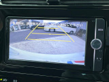 【バックカメラ】駐車時に後方がリアルタイム映像で確認できます。大型商業施設や立体駐車場での駐車時や、夜間のバック時に大活躍!運転スキルに関わらず、今や必須となった装備のひとつです!