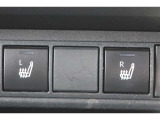 運転席と助手席にシートヒーターが付いています。