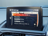 こちらのお車には先進安全装備が多数搭載されています。衝突被害を回避あるいは軽減するためのブレーキや、後方死角からの接近警報、車線逸脱を防止する警報装置など、詳しくはスタッフまでお尋ねください。