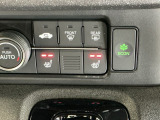 運転席/助手席シートヒーターで寒い日もすぐに温かくなり快適に過ごせます。2段階の温度調整が可能です