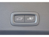 ワンタッチで開閉ができる便利なパワーテールゲートが装備されています