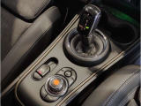 ミニ独特のゴーカートフィーリングと呼ばれる軽快なハンドリングはAT車、MT車のどちらでも楽しめます。