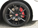 19インチの純正アルミホイールにbrembo社製のディスクブレーキです!