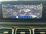 高精細なディスプレイでとてもクリアで認識しやすいです。また、分かりやすいアニメーション表示で車両設定等を簡単に設定できます。