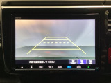 バックでの車庫入れも安心です! リアカメラが付いているバックモニター付のナビを装備しております。操作線もついており距離感も画面から確認できます。