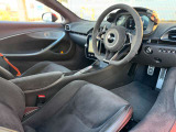 運転席側からの画像になります。座りやすいシートの為、長時間ドライブも疲れを感じにくいです。