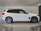 ご納車後も全国約200拠店のBMW正規ディーラーサービス工場にて保証対応いたします。お近くのBMW正規ディーラーをご案内の上、アフターメンテナンスをお受け頂けますので、安心してお乗りいただけます!!