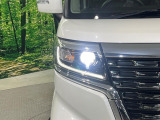 【LEDヘッドライト】悪天候や夜間走行時も良好な視界を確保し安心して運転できる高輝度LEDヘッドライトを装備!点灯速度が早く、消費電力も抑えられています。