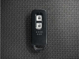 ◆スマートキー◆カギをバッグやポケットに入れたままでもドアロックの開閉ができる『スマートキー』付き!雨天や暗くなってもカギを取り出す必要がなくドアの開錠&エンジンも始動できます