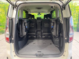 後席を格納すると、これだけの広さが!シーンに合わせたシートアレンジで、大きな荷物も積むことが出来ます♪