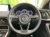 【純正革巻きステアリング】上質な革を使用することで、手にしっかり馴染みとても運転しやすいハンドルです♪
