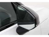 ブラインドスポットアラートは、死角に入った車も検知して車線変更による危険をお知らせします。