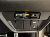 ハンドルの右側にはETC2.0とHondaセンシング用のVSA解除スイッチなどがついています。高速道路の料金所の通過も楽々です!。 カードの取り出しもしやすい場所についています。