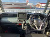 スーツケースをモチーフに遊びゴコロあるインパネ。