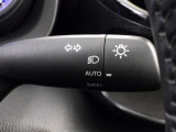 【オートライト】車外の明るさに応じて、自動的にライトの点灯・消灯をしてくれます。