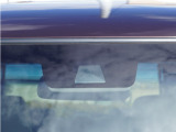 【ホンダセンシング】 「ミリ波レーダー」と「単眼カメラ」の異なる特性を持つ2つのセンサーなどにより、安心・快適な運転を支援します。