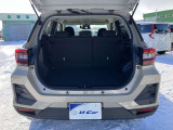 バックドアは軽く、開口部が広いので荷物も楽々入ります!週末のお買い物にも便利です!