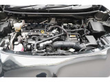 エンジンルームの樹脂部分は丁寧に磨いてツヤをだしています。当社の中古車のエンジンルームクリーニングはとても自信があります★