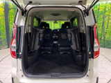 後席を格納すると、これだけの広さが!シーンに合わせたシートアレンジで、大きな荷物も積むことが出来ます♪