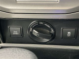 ビークルスタビリティコントロール、いわゆる横滑り防止装置です。ABSと連携し、高いレベルでの安全走行が可能となっております。装置に頼らず、安全運転を心がけましょう。