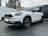 MINI NEXT大分では最大100項目の厳正な納車前点検を行い安心・安全なカーライフをお届け致します。