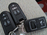 エンジンスタータ装備で車から離れた所からでもエンジンをかけることができます!