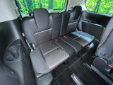 3列目シートはもちろん状態良好☆大人でもゆったりと座って頂けますので、大人数でのお出かけもラクラクです♪ご家族で、気の知れた仲間で、ドライブに行くのが楽しみですね♪