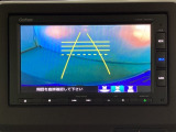 バックでの車庫入れも安心です! リアカメラが付いているバックモニター付のナビを装備しております。操作線もついており距離感も画面から確認できます。