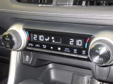 【オートエアコン】お好みの温度に設定して頂くと、車内の温度を自動調整♪快適にクルマの中を過ごして頂けます。
