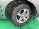 タイヤサイズは185/70R14社外アルミホイール付き!(夏タイヤ装着)冬タイヤ、ホイール注文も承っております☆