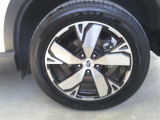 純正18インチアルミホイール!ボディにバッチリ合ってます!