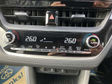 オートエアコンなので、お好みの温度に設定するだけで車内を快適空間にしてくれます。