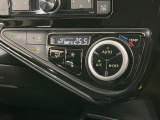 【オートエアコン】一度お好みの温度に設定すれば、車内の温度を検知し風量や温度を自動で調整。暑い&hellip;寒い&hellip;と何度もスイッチ操作をする必要はありません。快適な車内空間には必須の機能ですね♪
