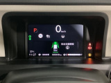 デジタル表示のスピードメーターとタコメーター、燃費やオドメーターなどの表示の他に、ホンダセンシング機能などの表示もできる多機能なマルチインフォメーション・ディスプレイです。